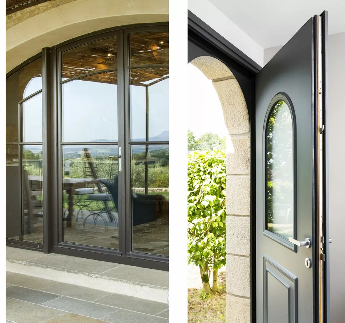 Fenêtre bois cintrée et porte d'entrée